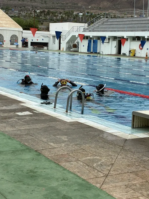 IE: confined water session